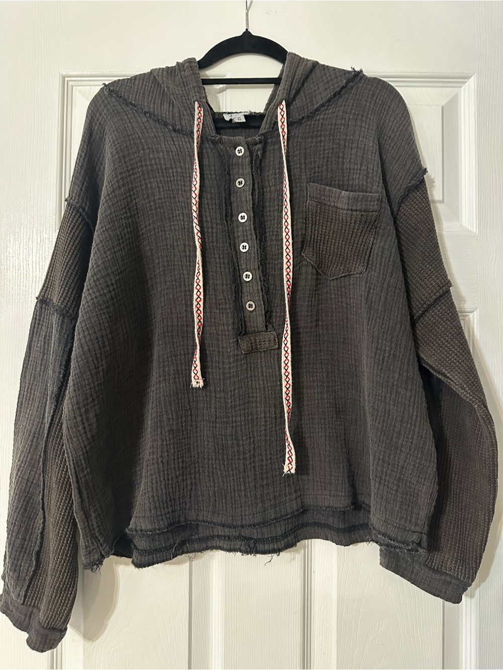 POL Waffle-Knit Hoodie Sweater in Charcoal